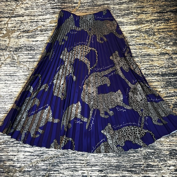 Dresses & Skirts - VDP club   ( set of 2 items ) Italy Pleated Skirt with Leopard Print + top